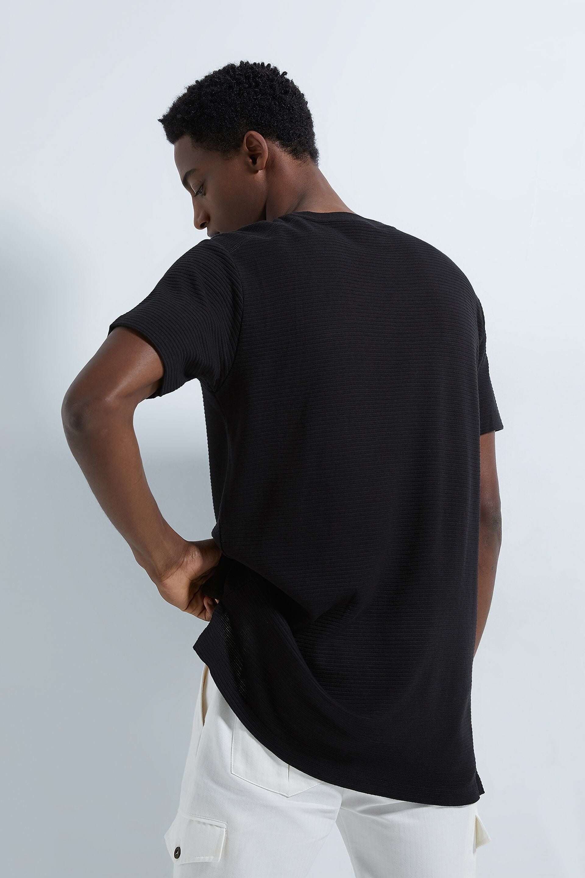 Áo Thun Nam Zara Long Textured Weave Shirt Black