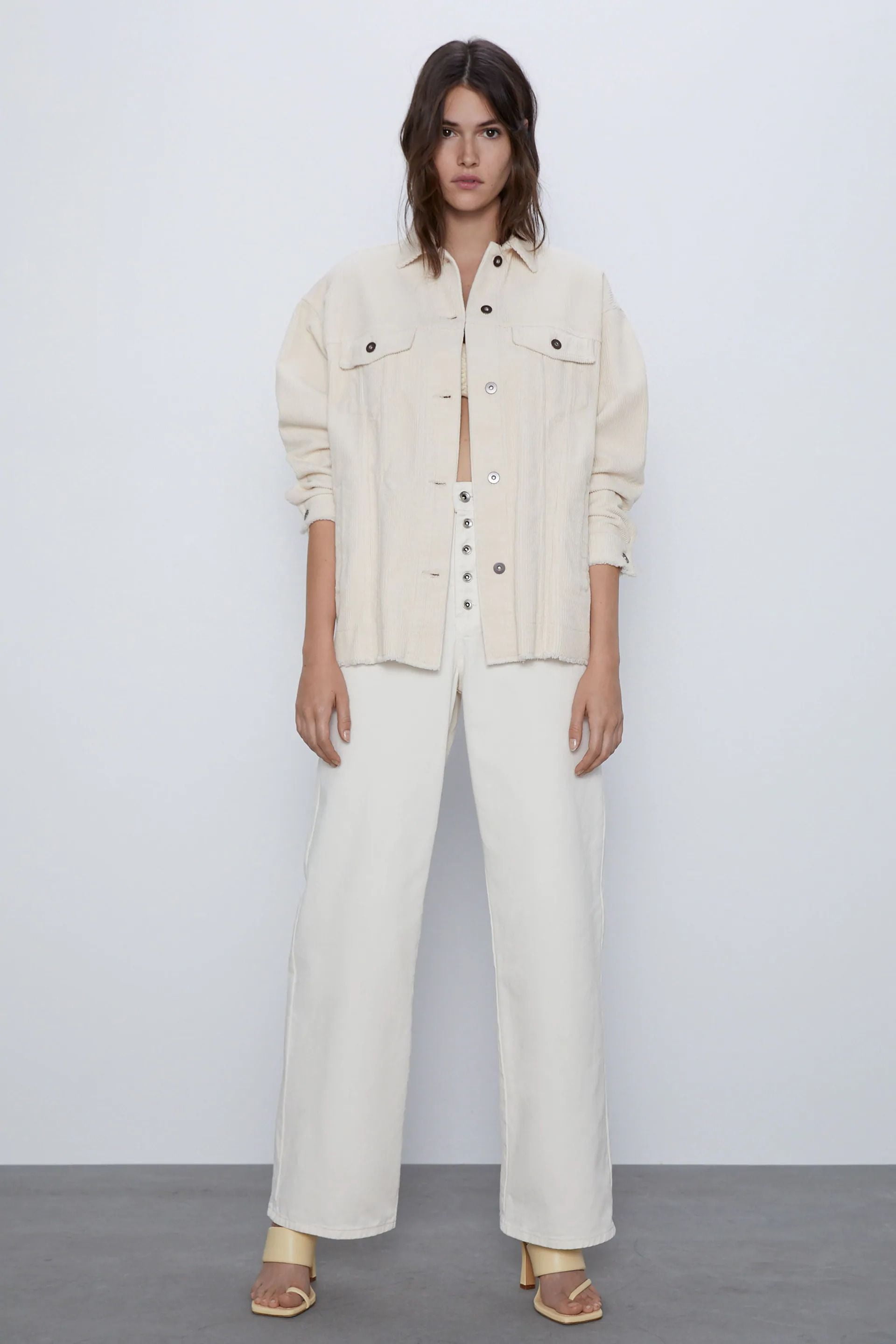 Áo Khoác Nhung Nữ Zara OverSized Corduroy OverShirt With Pockets Cream